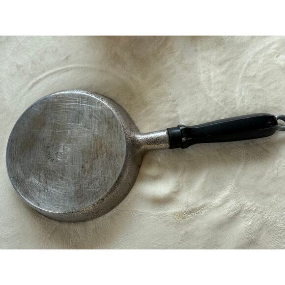 Club Hammered Aluminum small 6" skillet Wooden Handle - Picture 4 of 6